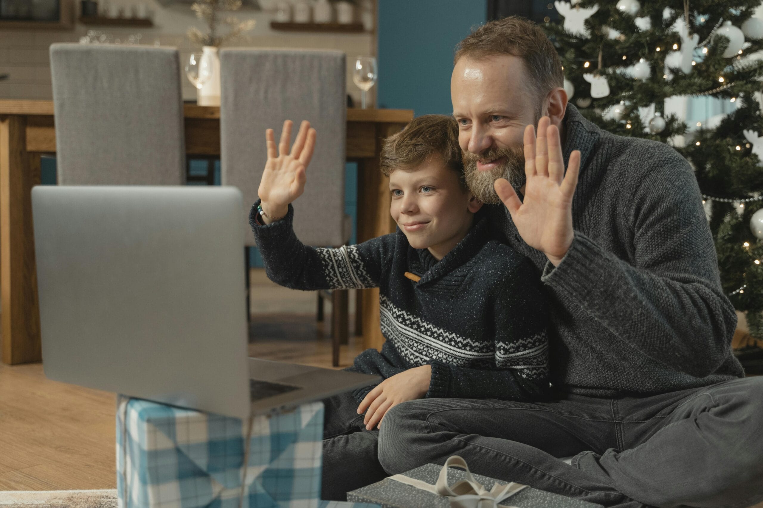 Top 10 Must-Have Tech Gifts for Dad in 2024 Top 10 Must-Have Tech Gifts for Dad in 2024